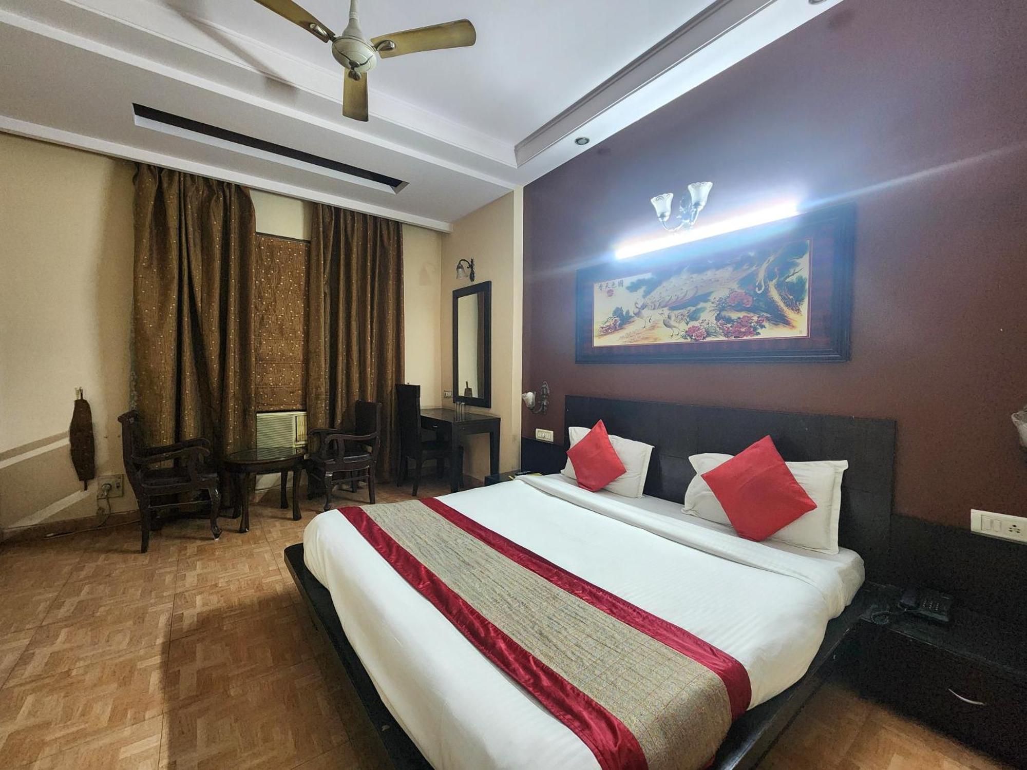 Hotel Mid Town Дели Экстерьер фото