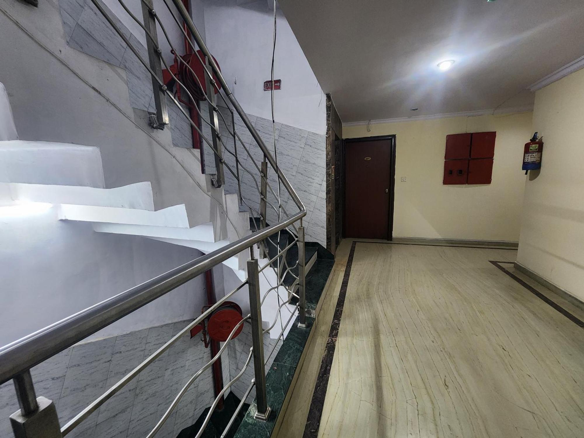 Hotel Mid Town Дели Экстерьер фото